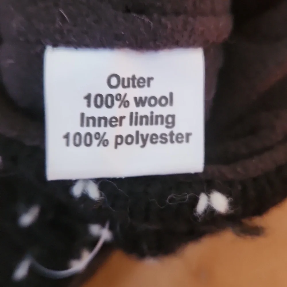 Black and White Knit Fingerless Gloves NWOT - Picture 3 of 5